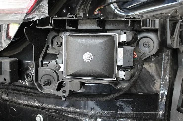 Volkswagen CC oem options - Volkswagen CC Side Assist Upgrade Review photo 4