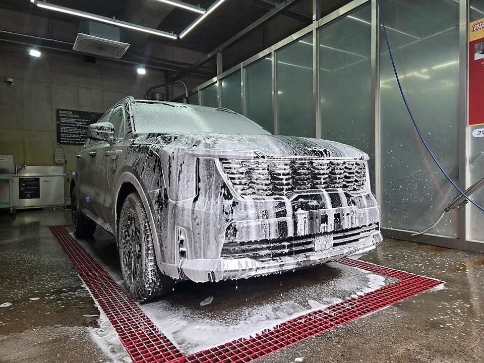 Kia Sorento PPF施工事例｜費用目安と仕上がり 施工写真 3-1