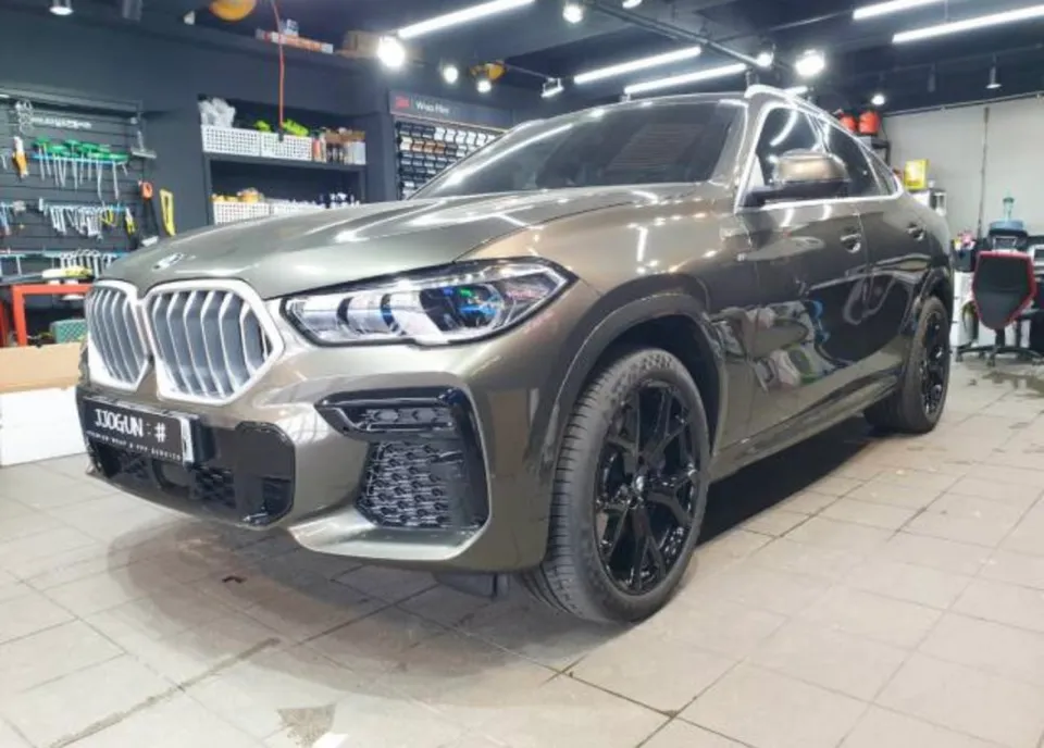 BMW X6のカーラッピング事例 施工写真 3