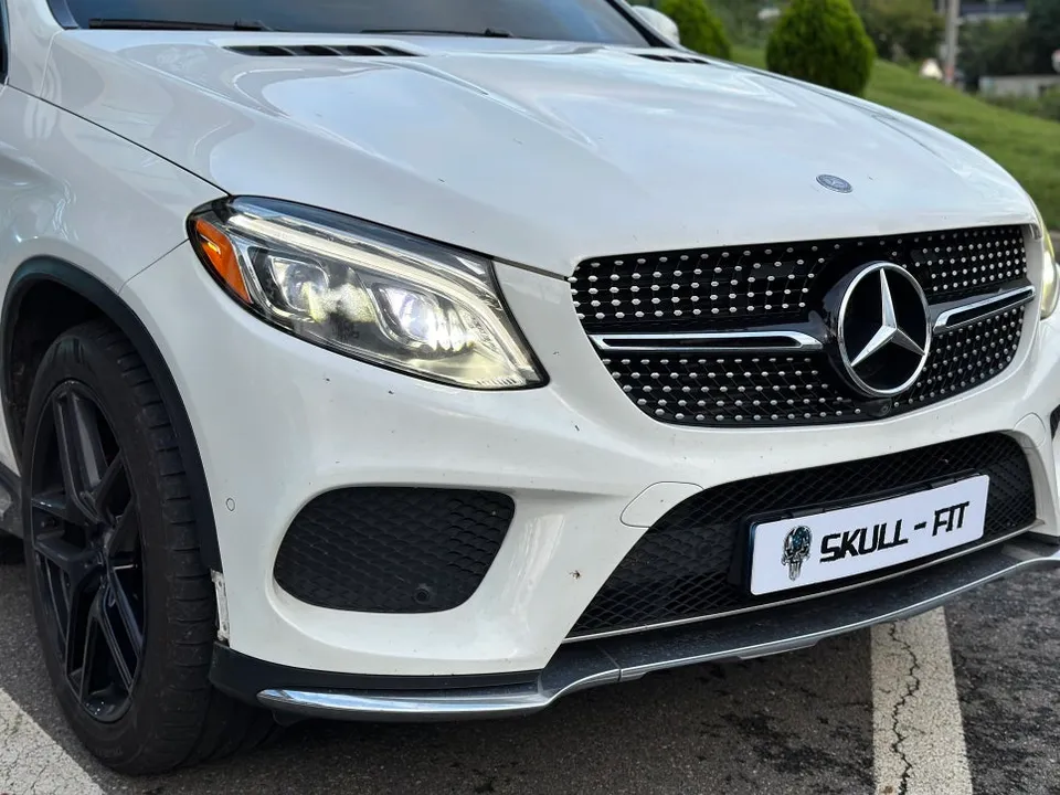 Mercedes-Benz GLEのカーラッピング事例:シャイングレーの変貌 施工写真 2-1