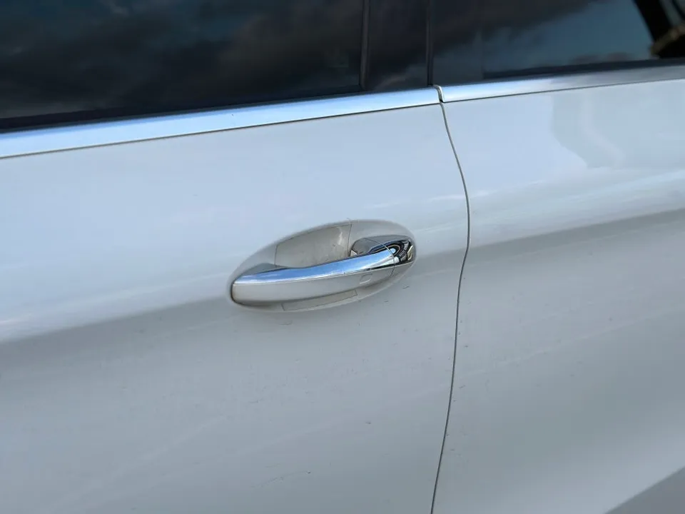 Mercedes-Benz GLEのカーラッピング事例:シャイングレーの変貌 施工写真 1-2
