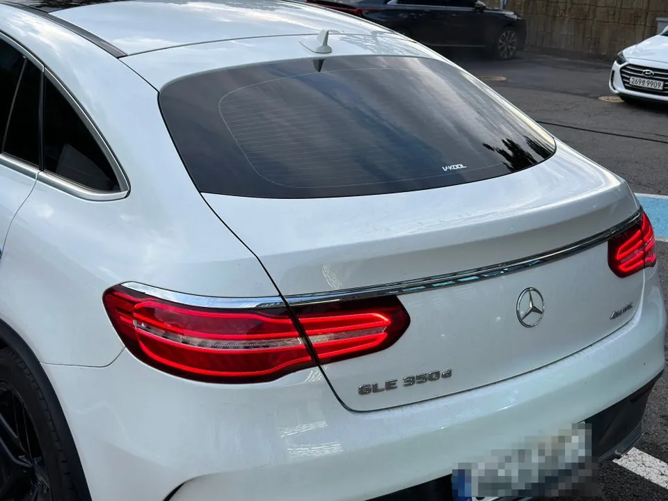 Mercedes-Benz GLEのカーラッピング事例:シャイングレーの変貌 施工写真 2-2