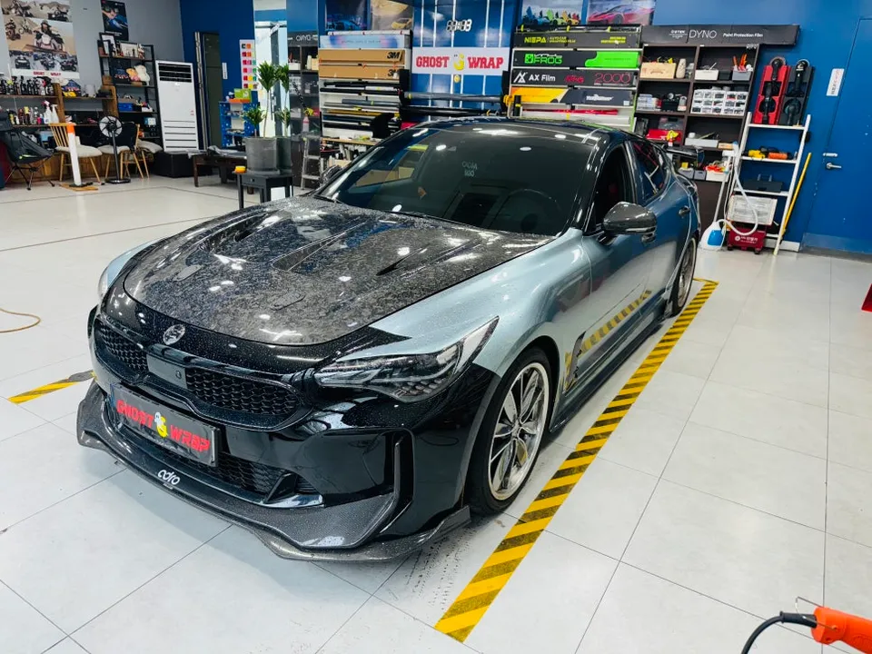 Kia Stingerのカーラッピング事例|費用目安・仕上がり 施工写真 2-1