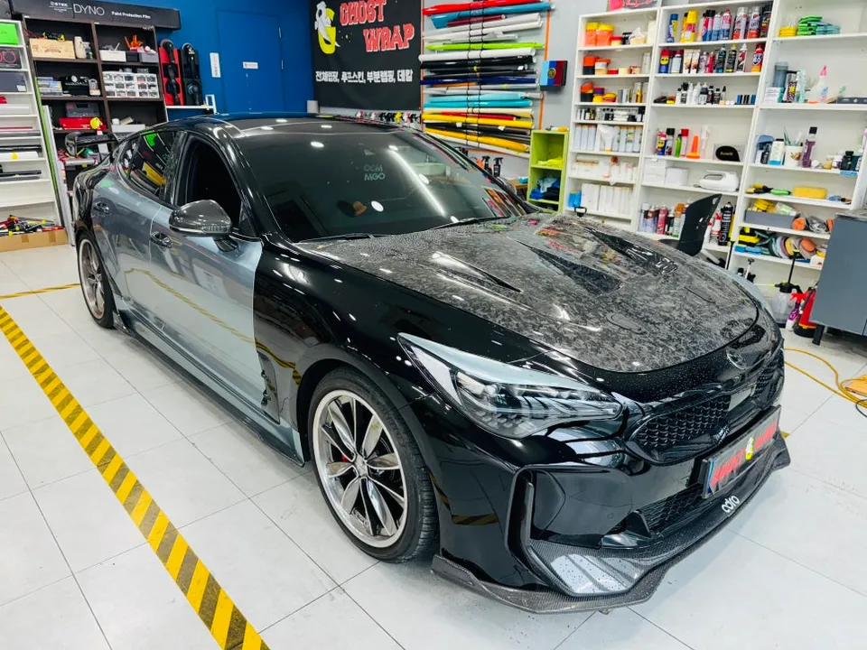 Kia Stingerのカーラッピング事例|費用目安・仕上がり 施工写真 3-1