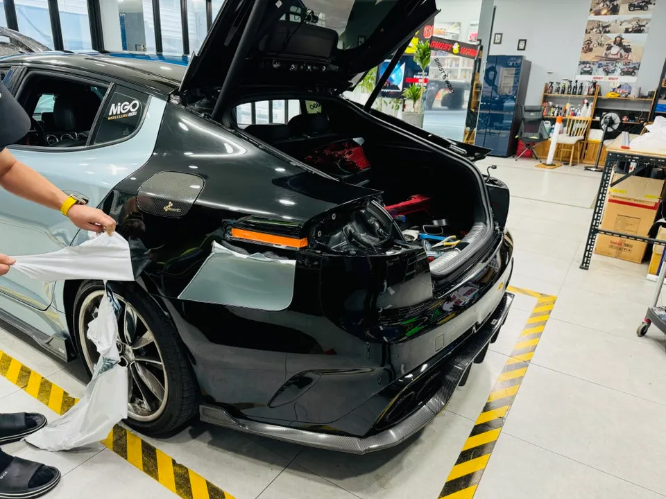 Kia Stingerのカーラッピング事例|費用目安・仕上がり 施工写真 2-2