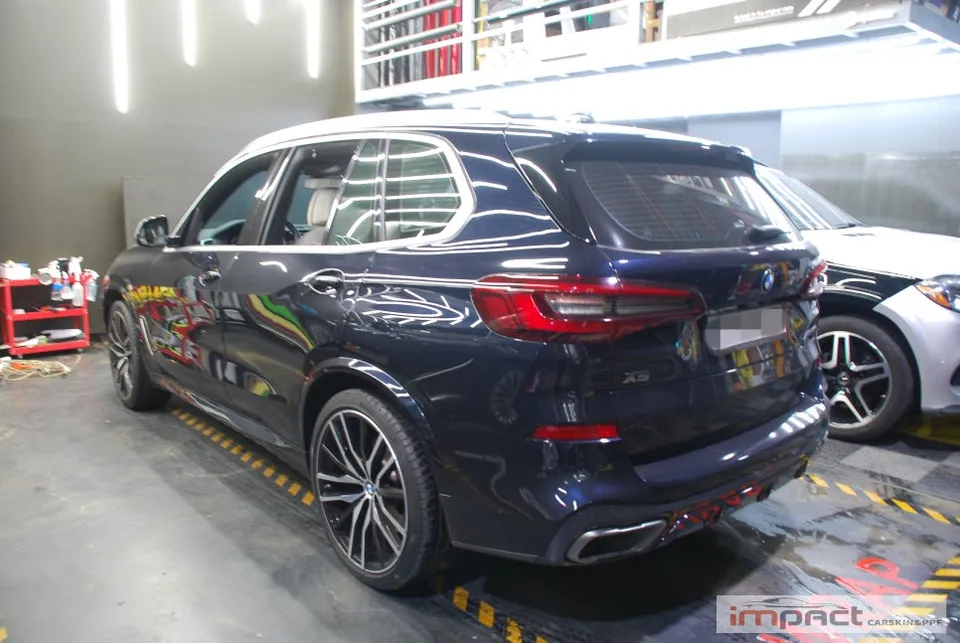 BMW X5のカーラッピング事例:クローム除去と部分ラッピング 施工写真 1-2