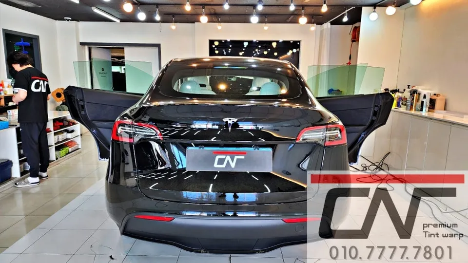 Tesla Model Yのカーフィルム施工事例｜費用目安・仕上がり 施工写真 2-1