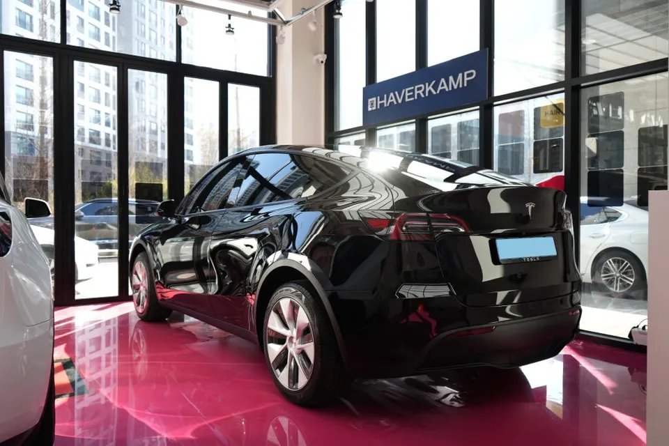 Tesla Model Yのカーフィルム施工事例｜費用目安・仕上がり 施工写真 1-2
