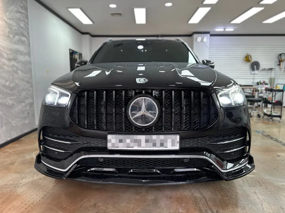 Mercedes-Benz GLEのカーラッピング事例｜内装の雰囲気一新 写真