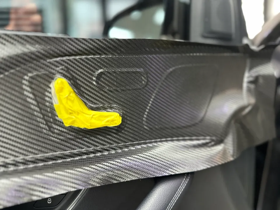 Mercedes-Benz GLEのカーラッピング事例|内装の雰囲気一新 施工写真 3-2