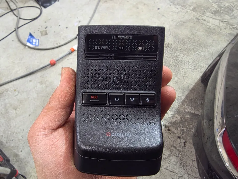 Genesis GV80のドラレコ取付事例｜費用目安と仕上がり 施工写真 3-1