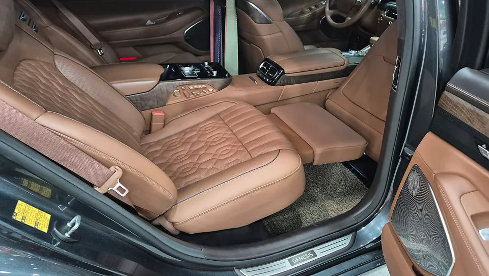 Genesis G90 interior customization - Genesis G90 Interior Customization Review: VIP Leg Support photo 6
