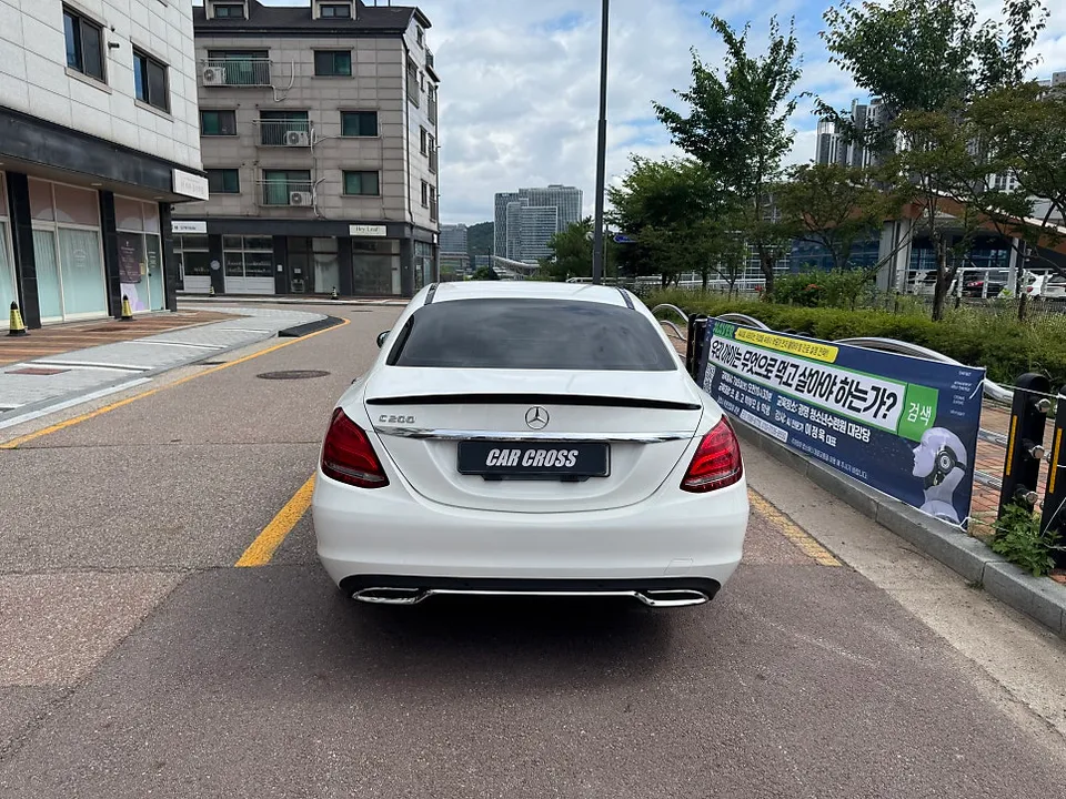 Mercedes-Benz C-Classのカーラッピング事例|費用目安・仕上がり 施工写真 3-1