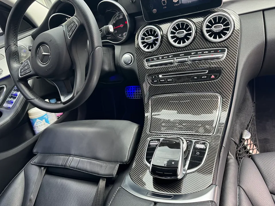 Mercedes-Benz C-Classのカーラッピング事例|費用目安・仕上がり 施工写真 2-2