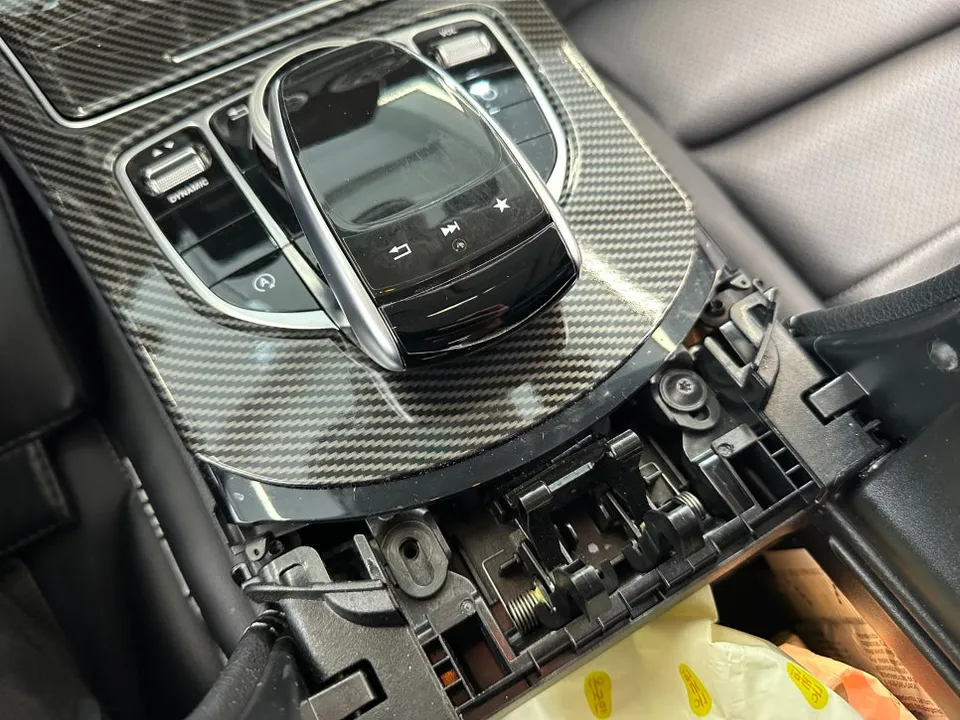 Mercedes-Benz C-Classのカーラッピング事例|費用目安・仕上がり 施工写真 3-2
