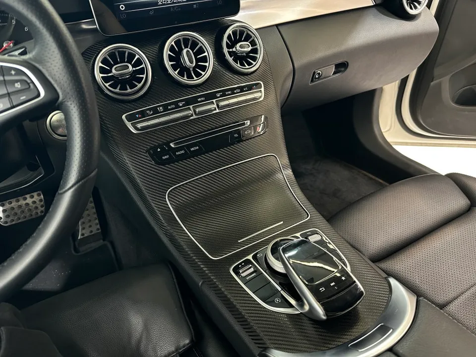 Mercedes-Benz C-Classのカーラッピング事例|費用目安・仕上がり 施工写真 2-3