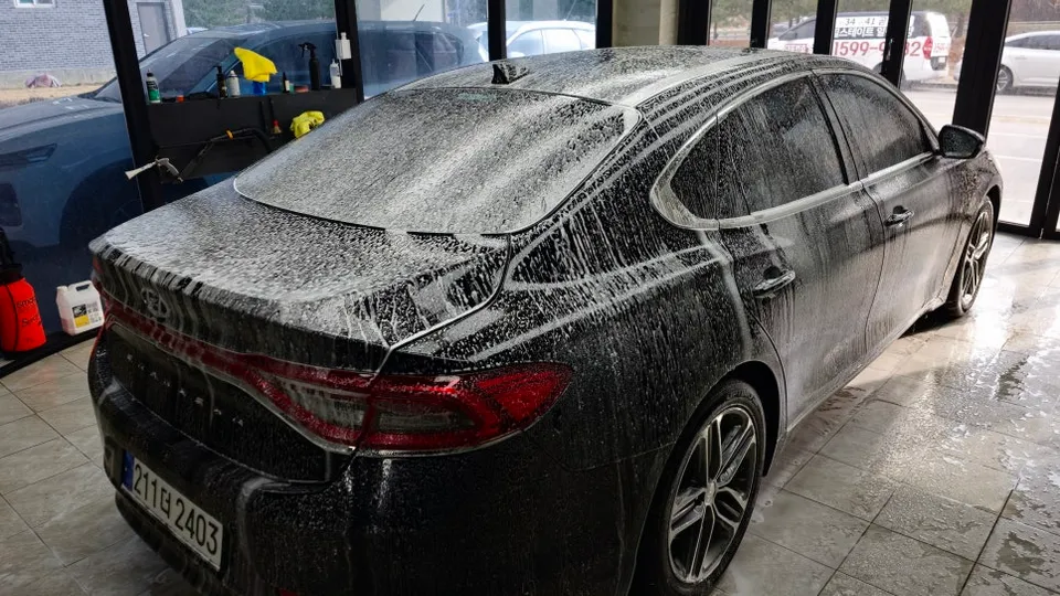 Hyundai Azeraのガラスコーティング事例|費用目安・仕上がり 施工写真 1-3