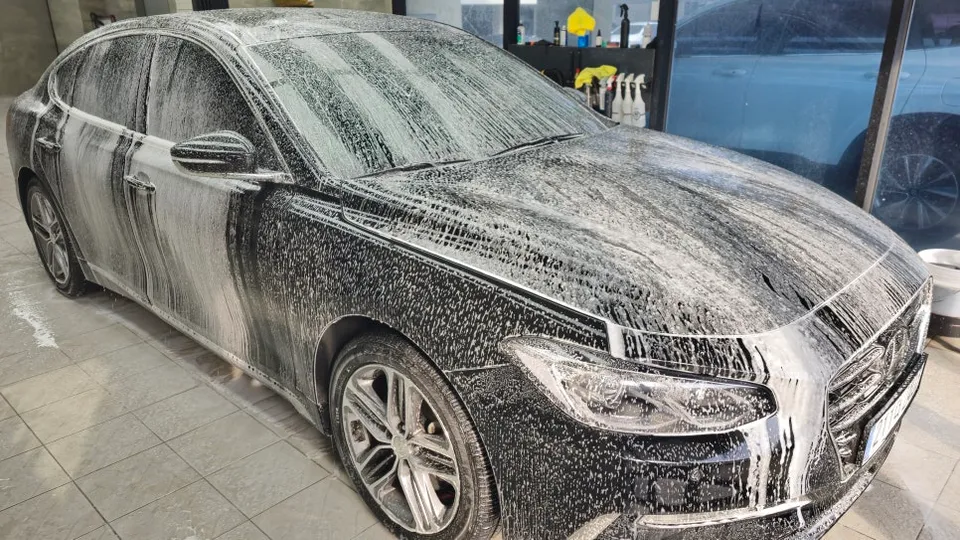 Hyundai Azeraのガラスコーティング事例|費用目安・仕上がり 施工写真 2-3