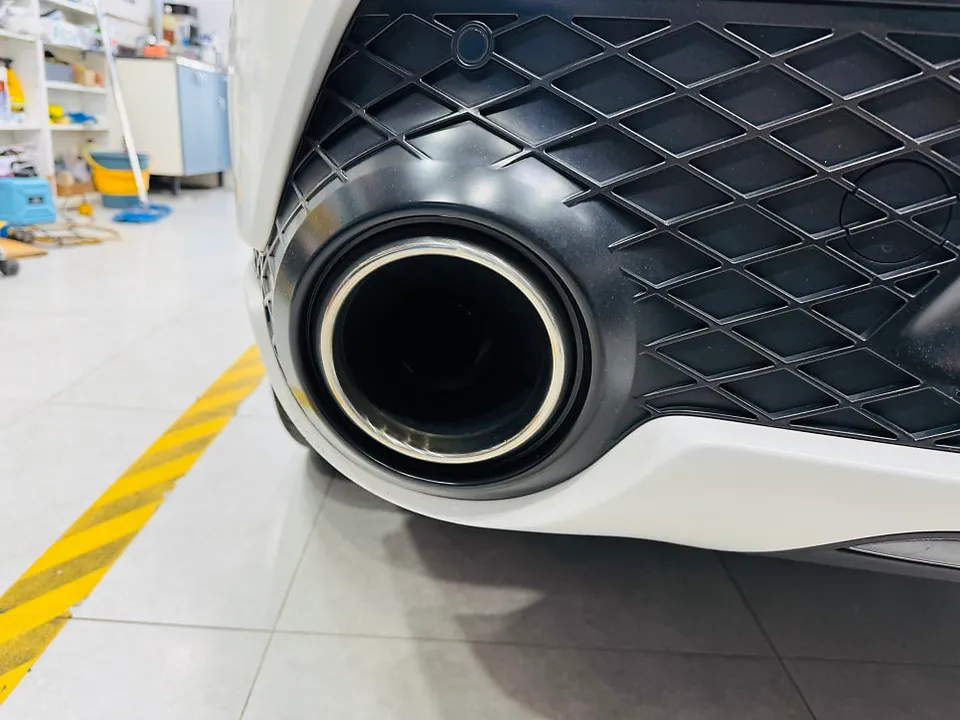 Genesis GV70 vinyl wrap - Genesis GV70 Vinyl Wrap Review: Satin Black Muffler Tips photo 5