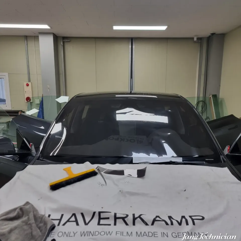 Tesla Model Yのカーフィルム施工事例｜費用目安・仕上がり 施工写真 2-1