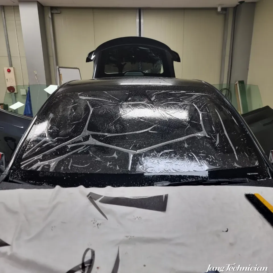 Tesla Model Yのカーフィルム施工事例｜費用目安・仕上がり 施工写真 3-1