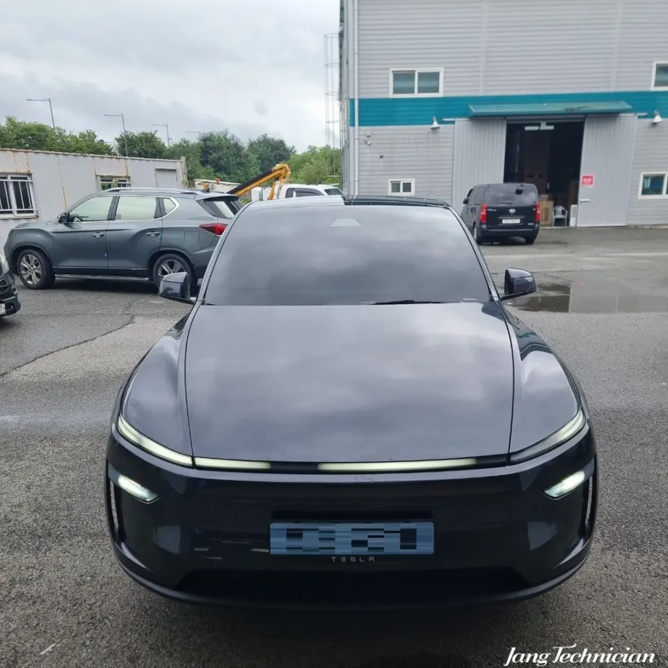 Tesla Model Yのカーフィルム施工事例｜費用目安・仕上がり 施工写真 1-3