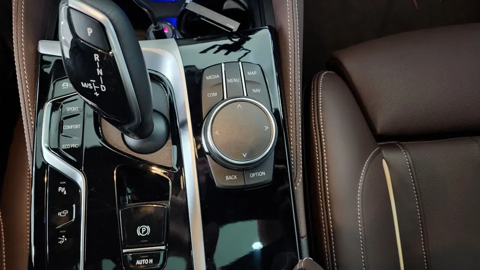BMW 6 Series GT steering wheel - BMW 6 Series GT Steering Wheel Customization Review photo 3