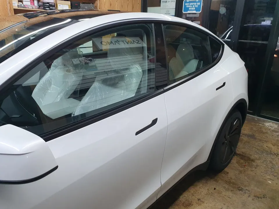 Tesla Model Yのカーフィルム施工事例｜費用目安・仕上がり 施工写真 1-1