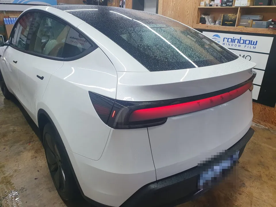 Tesla Model Yのカーフィルム施工事例｜費用目安・仕上がり 施工写真 3-1