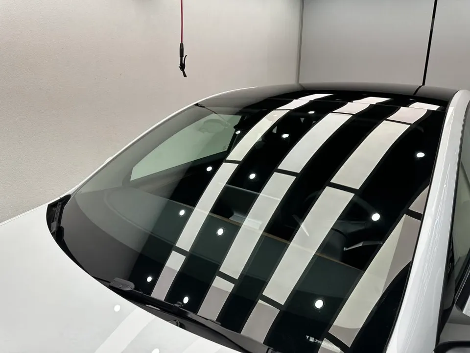 Tesla Model Yのカーフィルム施工事例 施工写真 1-1