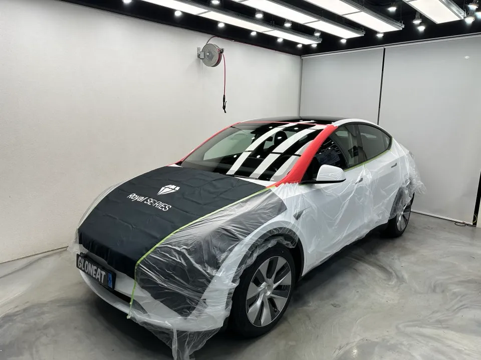 Tesla Model Yのカーフィルム施工事例 施工写真 2-1