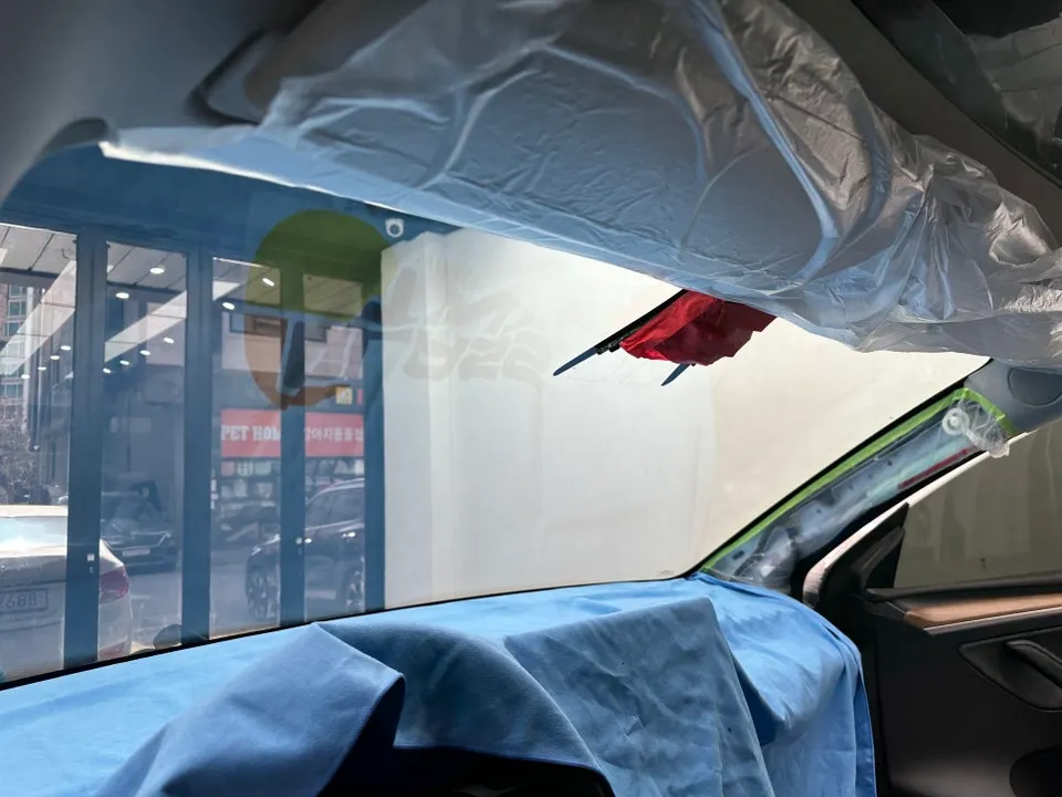 Tesla Model Yのカーフィルム施工事例 施工写真 4-1