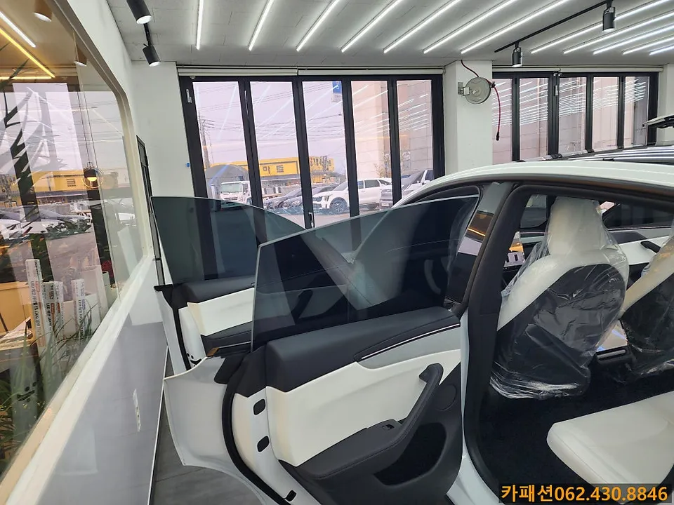 Tesla Model Yのカーフィルム施工事例｜費用目安・仕上がり 施工写真 2-2