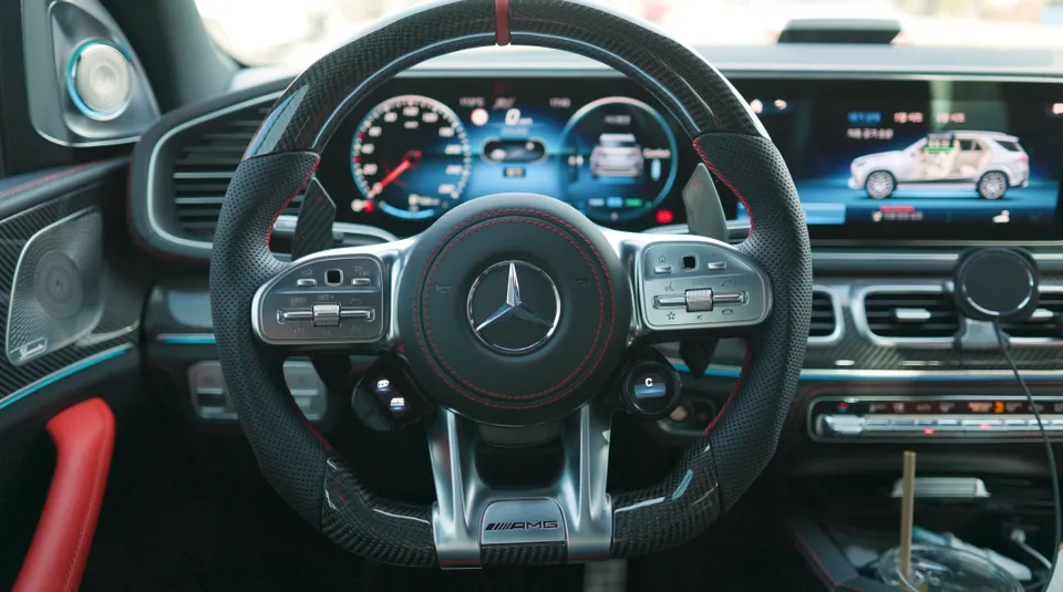 Mercedes-Benz GLE53 AMG Custom Steering Wheel Review photo 1