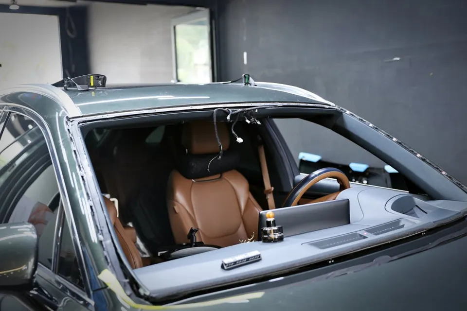 Genesis GV70のカーフィルム施工事例 施工写真 1-3