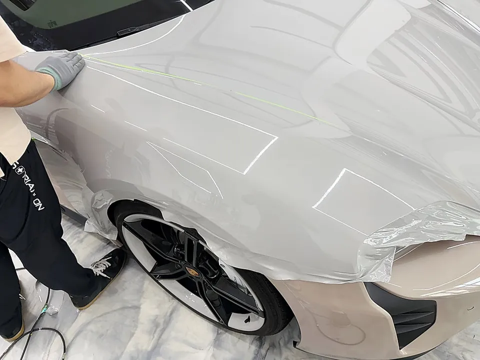Porsche Taycanのカーラッピング事例｜費用目安・仕上がり 施工写真 2-2