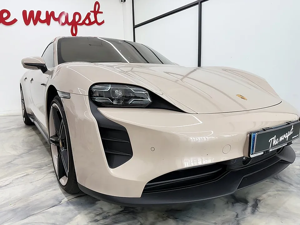 Porsche Taycanのカーラッピング事例｜費用目安・仕上がり 施工写真 4-2