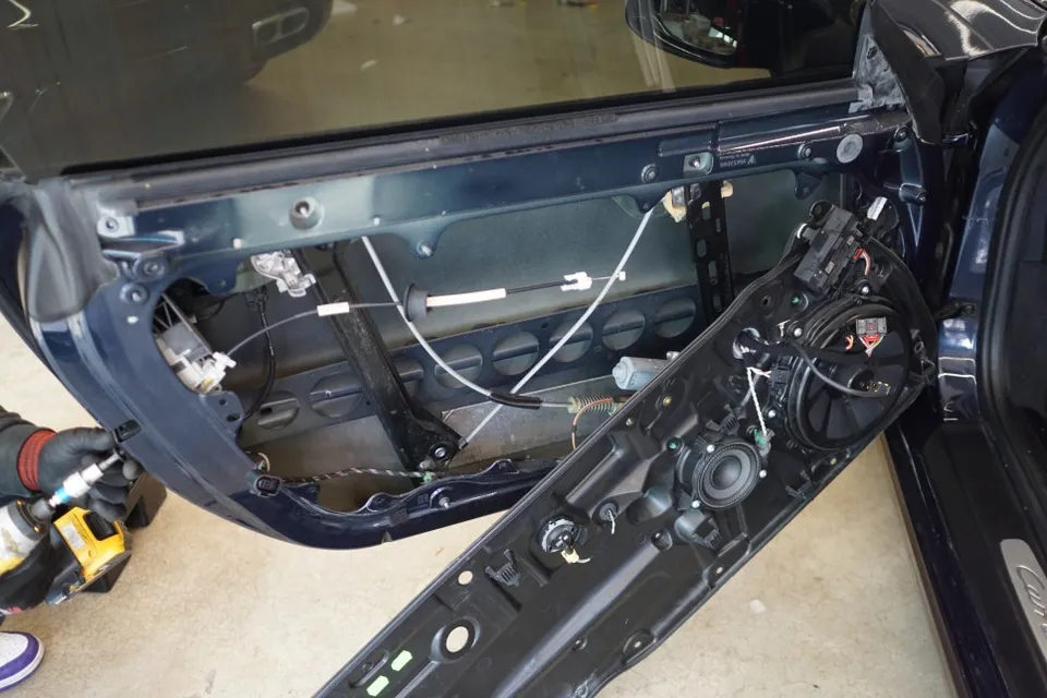 Porsche 911 991.1 oem options - Porsche 911 991.1 Soft-Close Doors: Factory Option Upgrade Review photo 3