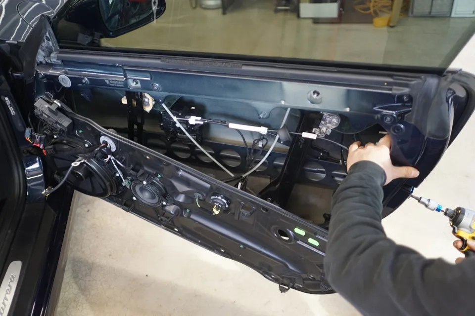 Porsche 911 991.1 oem options - Porsche 911 991.1 Soft-Close Doors: Factory Option Upgrade Review photo 5