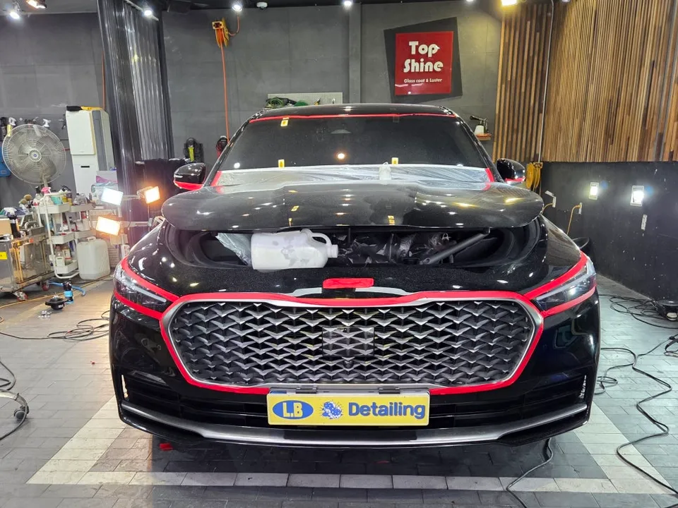 Kia K900のガラスコーティング事例|黒色車の輝き復活 施工写真 3-1