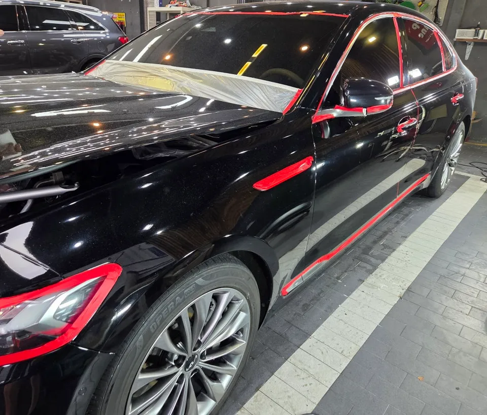 Kia K900のガラスコーティング事例|黒色車の輝き復活 施工写真 1-2