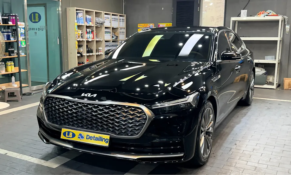 Kia K900のガラスコーティング事例|黒色車の輝き復活 施工写真 2-3
