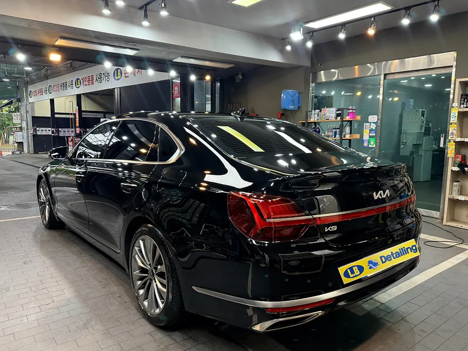Kia K900のガラスコーティング事例|黒色車の輝き復活 施工写真 3-3