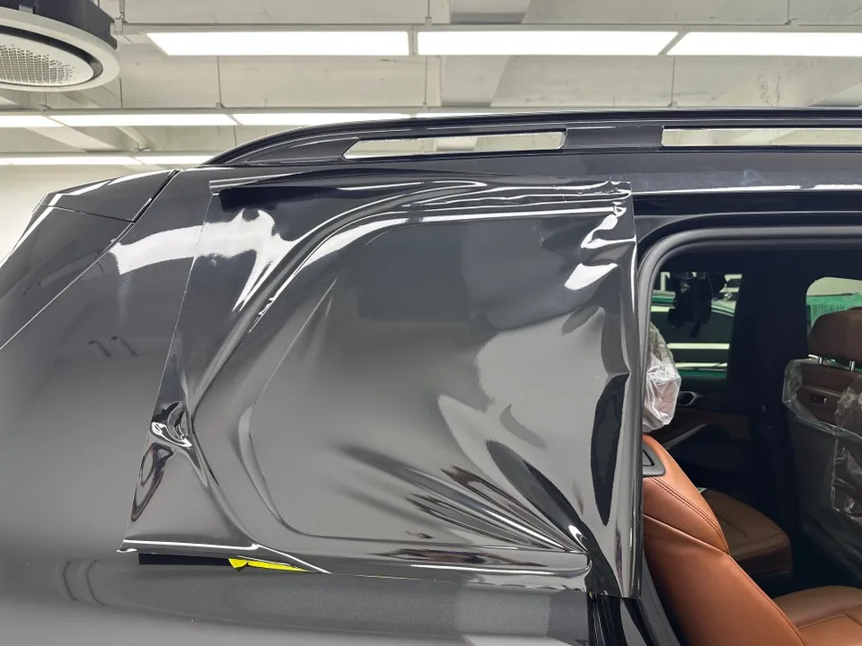 BMW X7のカーラッピング事例|クロームをブラック化 施工写真 3-2