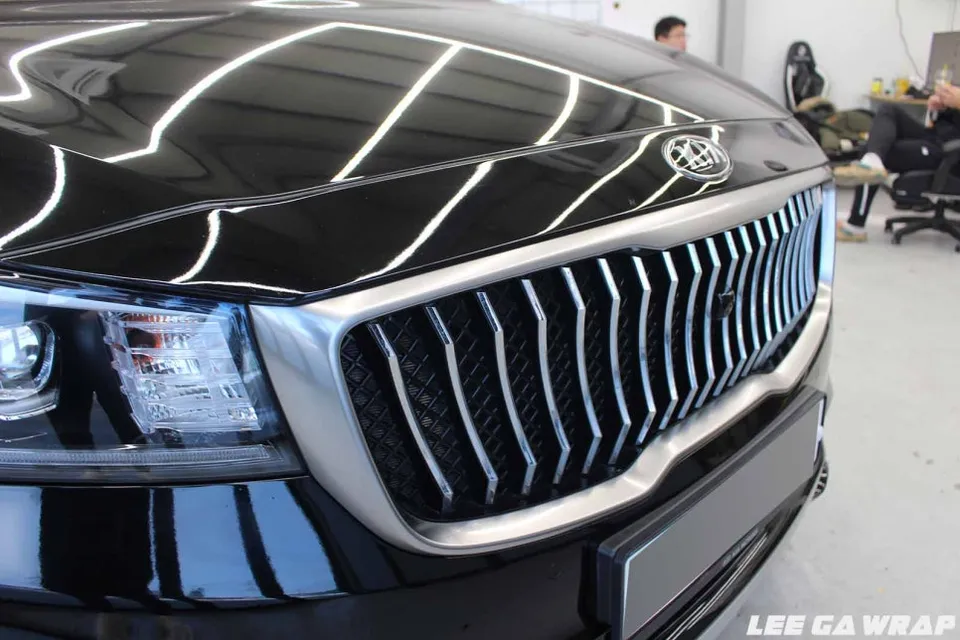 Kia Carnival Hi-Limousineのカーラッピング事例|費用目安・仕上がり 施工写真 3-1