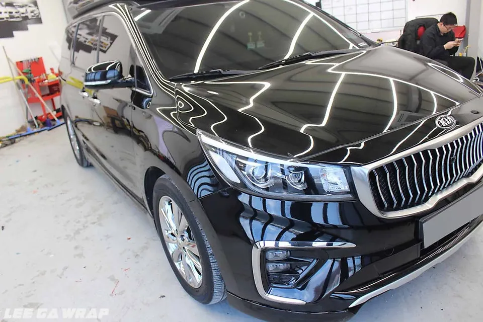 Kia Carnival Hi-Limousineのカーラッピング事例|費用目安・仕上がり 施工写真 2-2