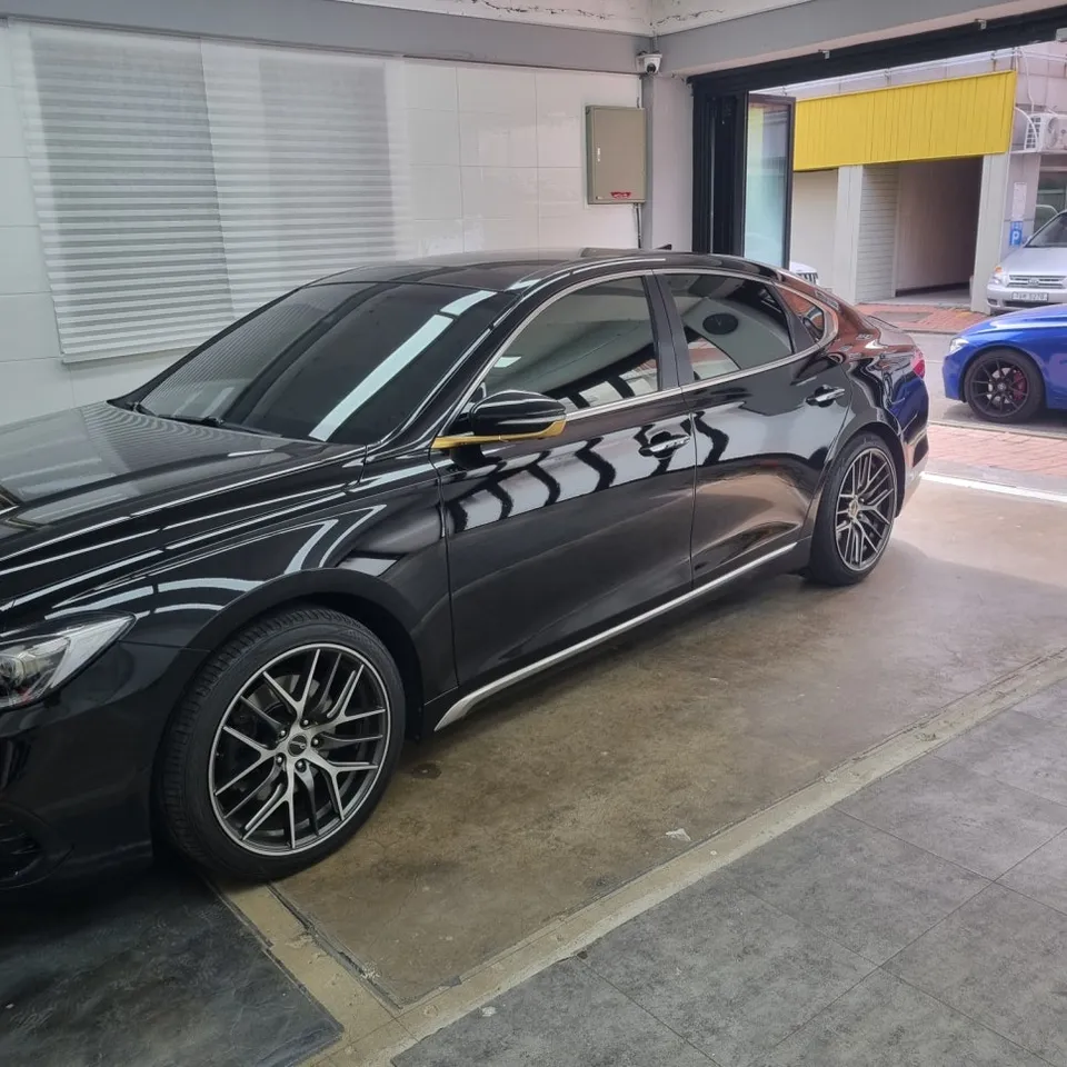 Hyundai Grandeur IGのカーラッピング事例|費用目安・仕上がり 施工写真 3-1