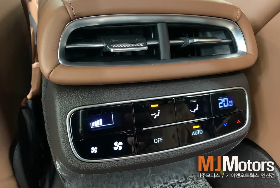 Genesis G80 oem options - Genesis G80 Rear Climate Control Upgrade Review photo 5