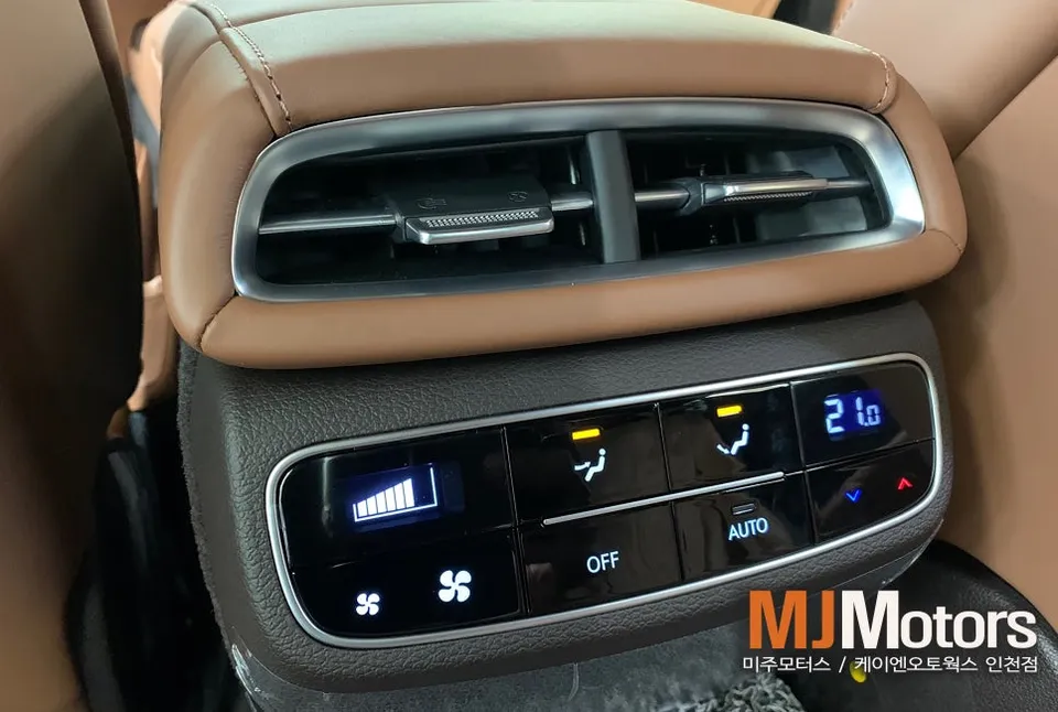 Genesis G80 oem options - Genesis G80 Rear Climate Control Upgrade Review photo 6