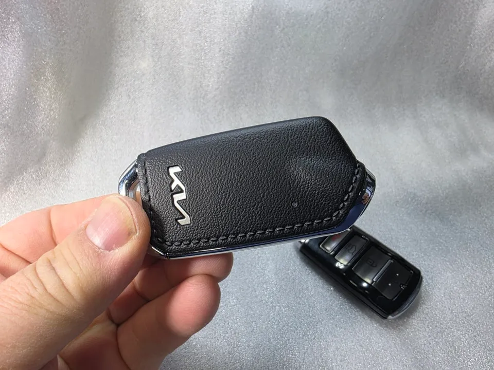 Kia K7 YG Stinger Meister Key Mod Review — KN Logo Upgrade photo 2